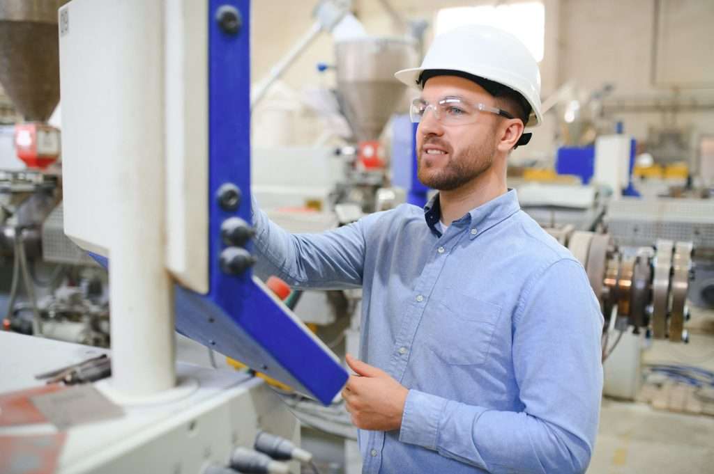 How Cut-to-Size Plastics Reduce Waste in Industrial Packaging